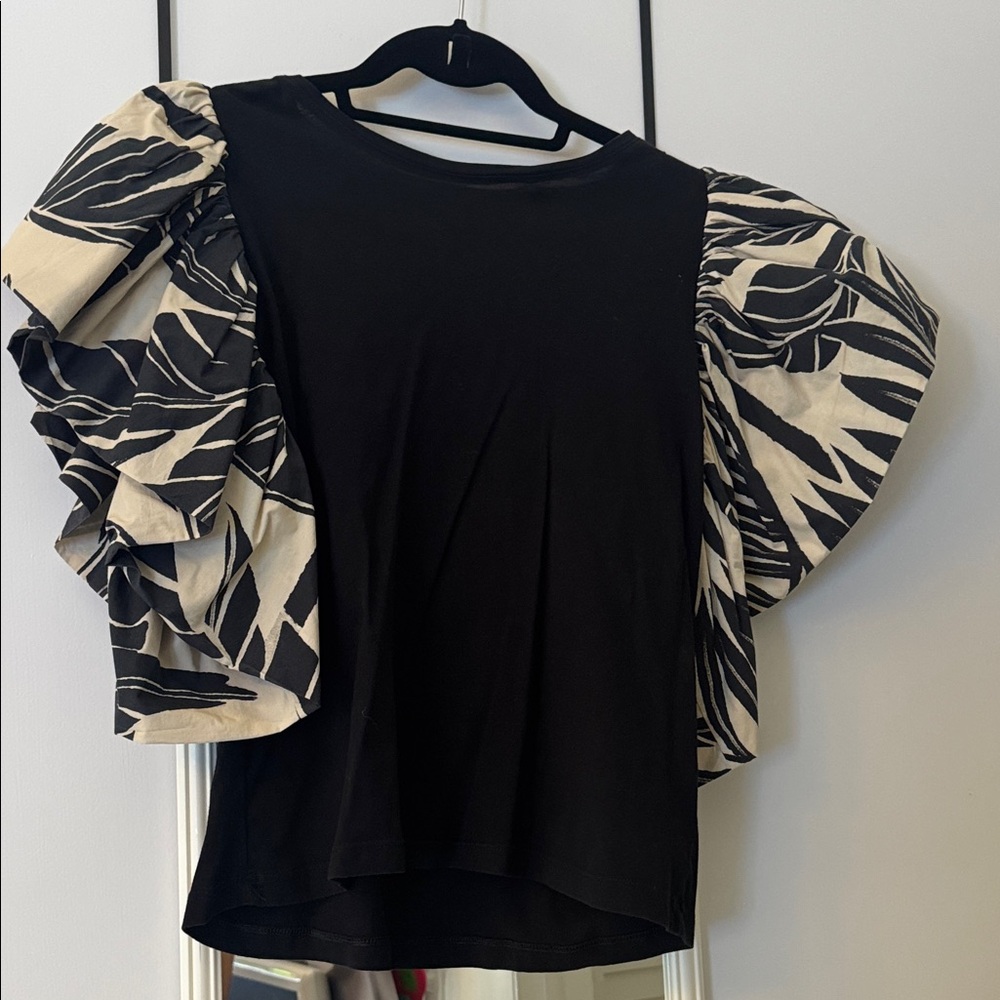 Elegant Black and Cream Puff Sleeve Blouse